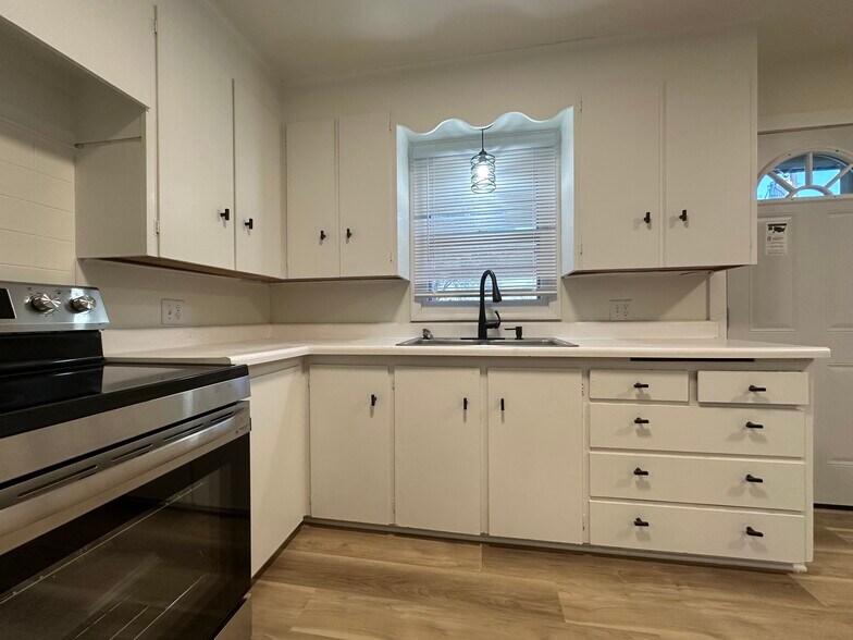 Kitchen Sink - 5317 N 45th St