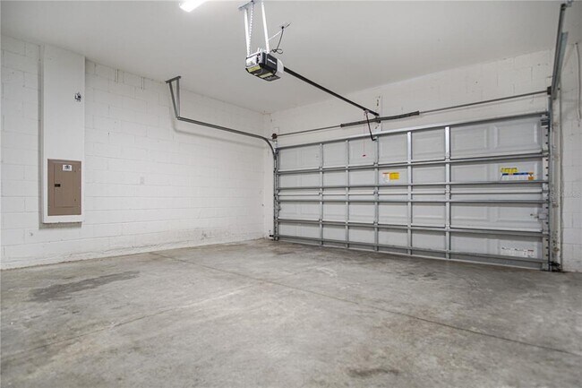 Building Photo - 210 Goldenrod Ln