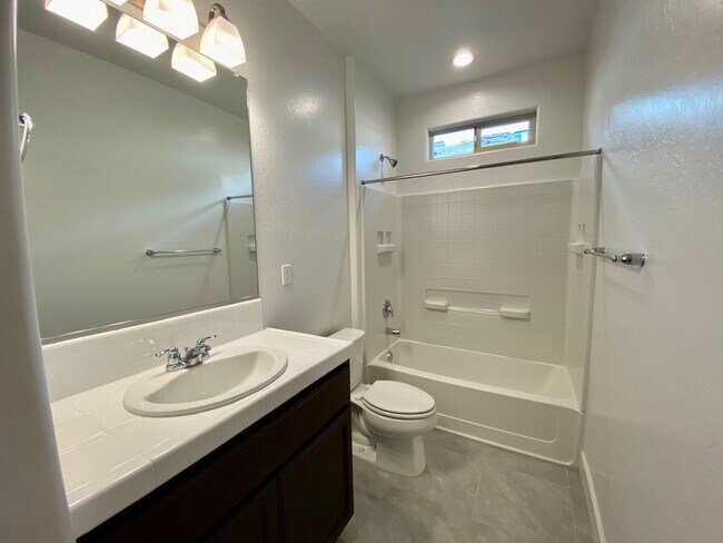Building Photo - $2,350 Barstow & Leonard, 3 Bdrm + Office ...