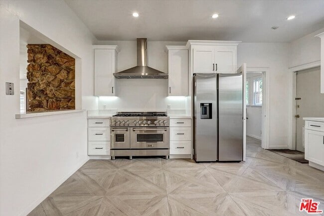 Building Photo - 165 N Las Palmas Ave