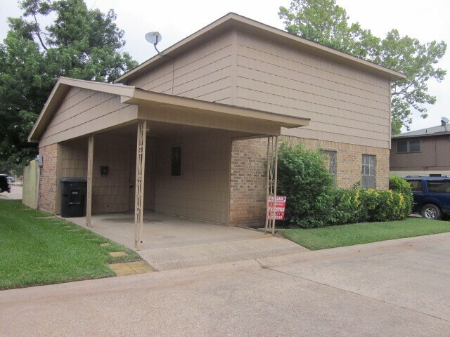 Building Photo - 203 Bourbon St