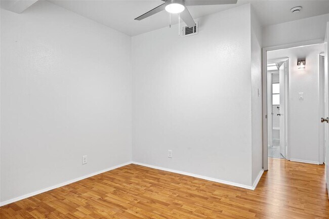Building Photo - 8410 Briarwood Ln