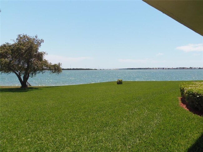 Building Photo - 6291 Bahia Del Mar Cir
