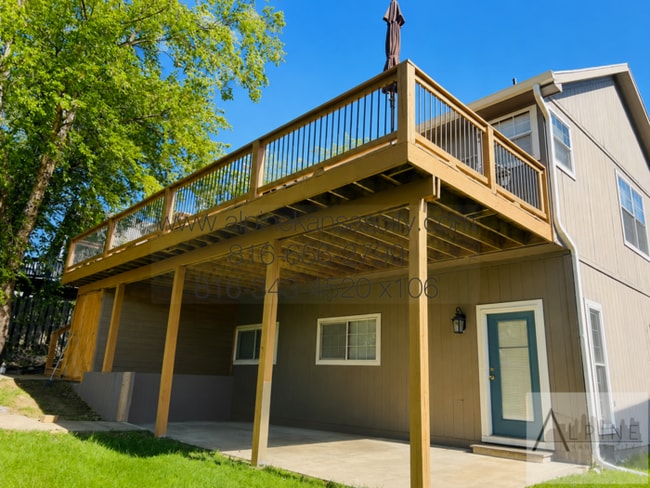 Building Photo - Beautiful California Split in Platte County