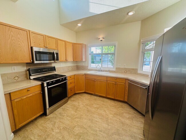 Building Photo - Exceptionally maintained Single level 3 bedroom home available soon!