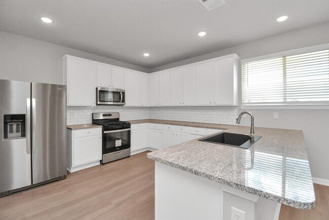Building Photo - 27107 Newport Trce Ln