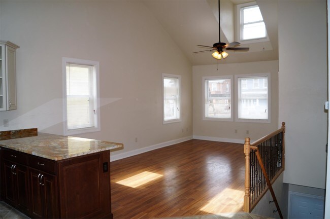 Primary Photo - 6370 Morrowfield Ave