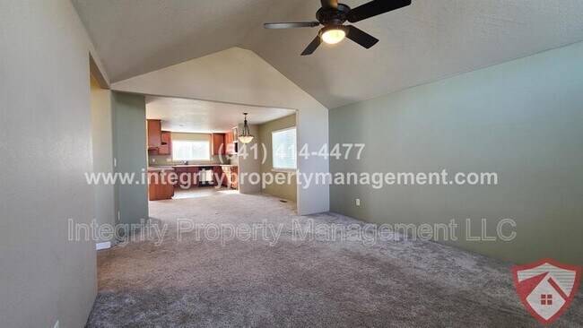 Building Photo - 941 Parkdale Ave