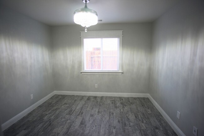 Building Photo - Darling Home in Campus Park Area!