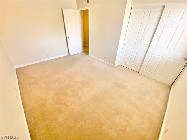 Building Photo - 5081 River Glen Dr