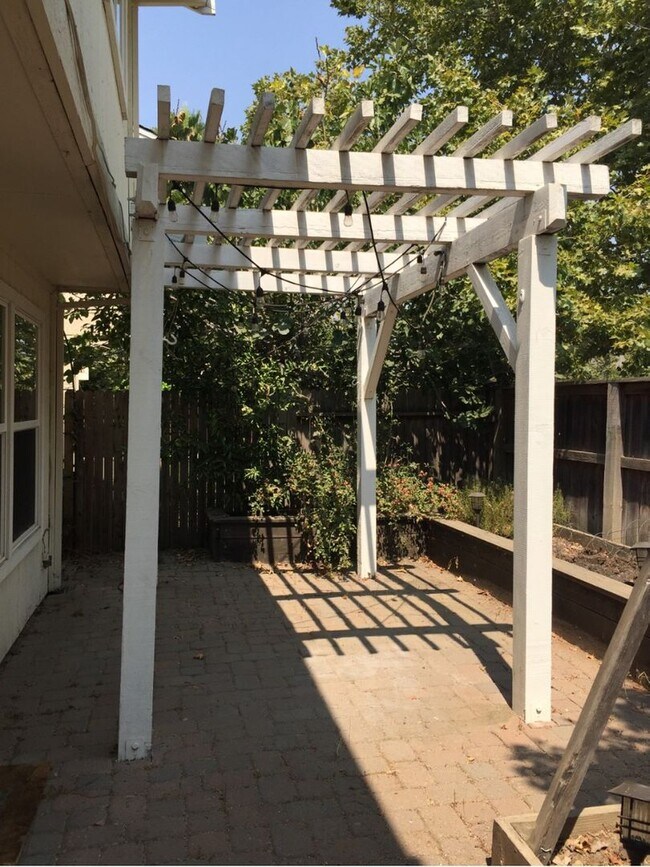 Building Photo - Great 3 Bedroom 2.5 Bath home