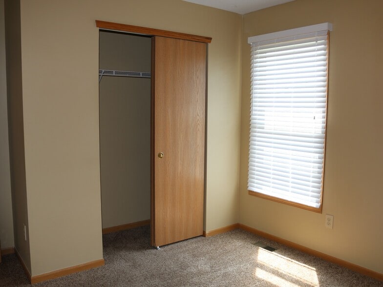 Building Photo - 395 Belfair Dr