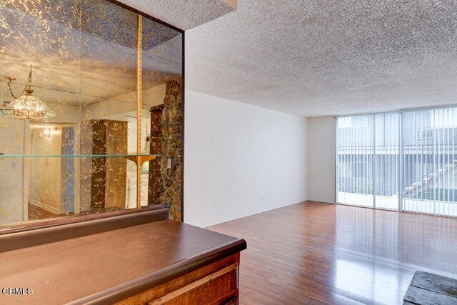 Building Photo - 930 N Louise St