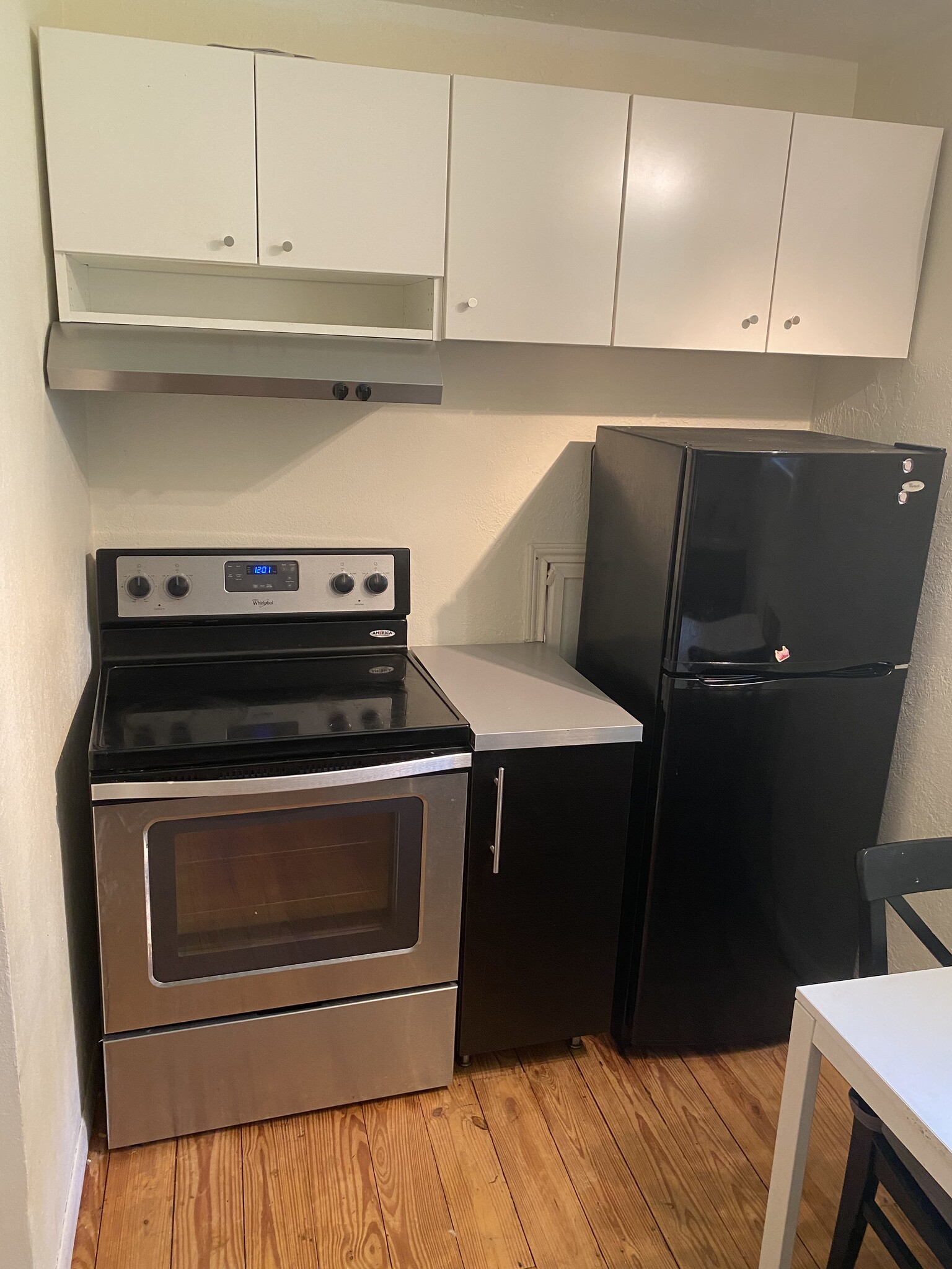 Stove and fridge - 1922 Willow Wisp Ln