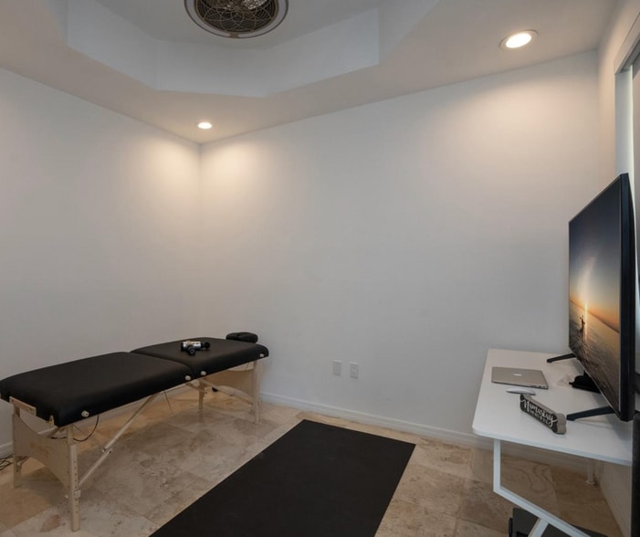 Building Photo - 4867 Ponce de Leon Blvd