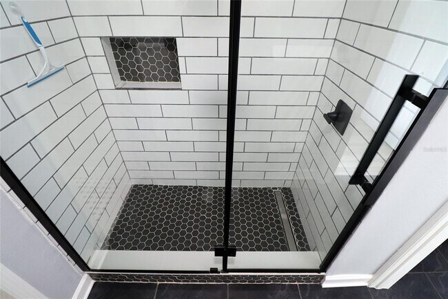 Building Photo - 2035 Dixie Belle Dr