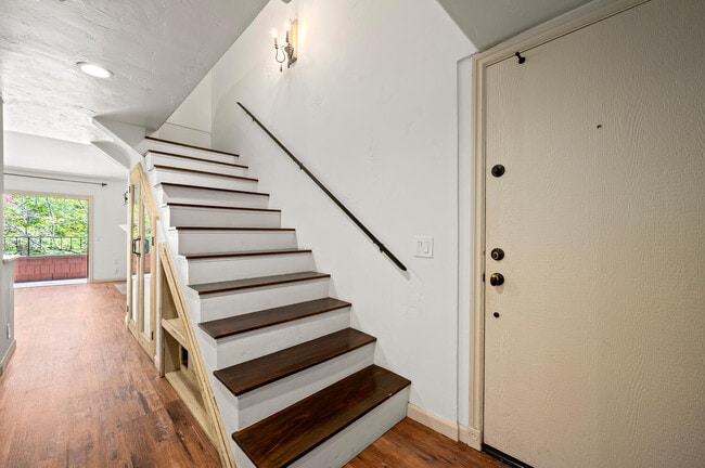 Building Photo - 2742 Pine Creek Cir