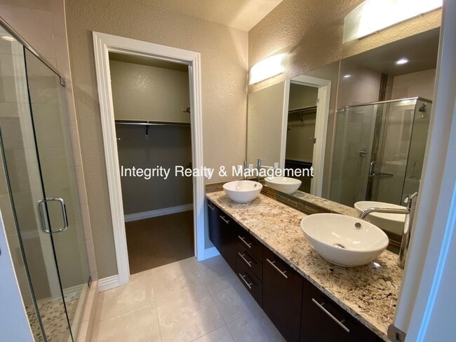 Building Photo - 2620 W Front View Cres Dr