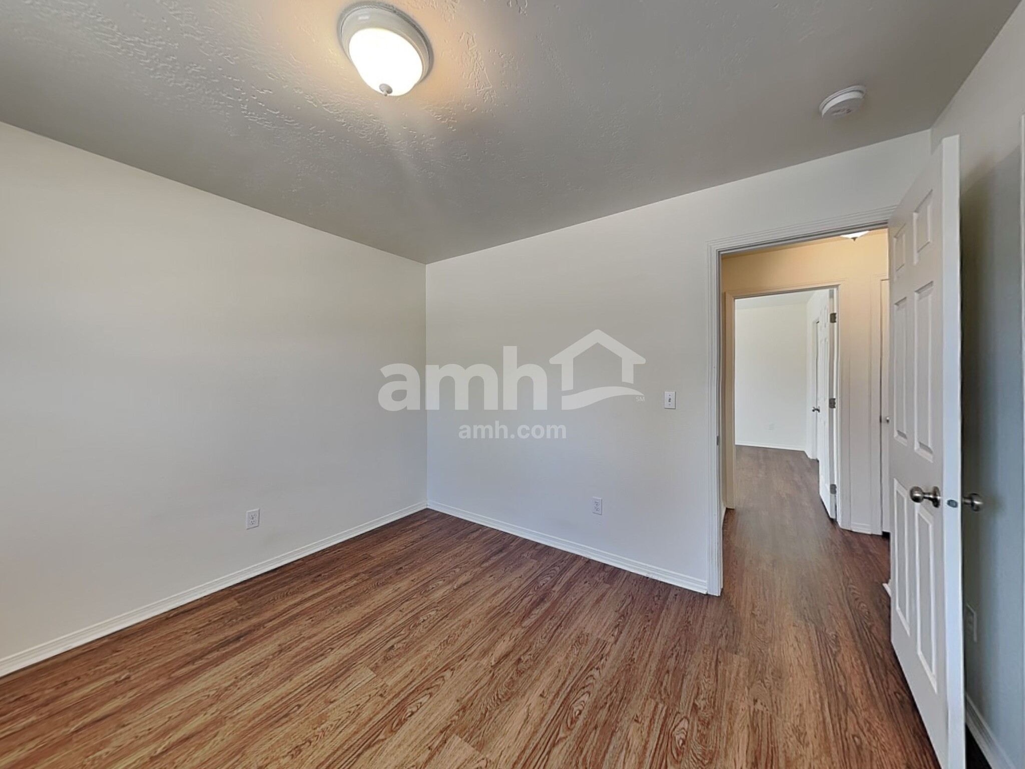 Building Photo - 4431 N Elsinore Ave