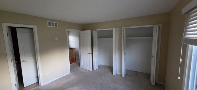 Building Photo - 380 Huntington Ct