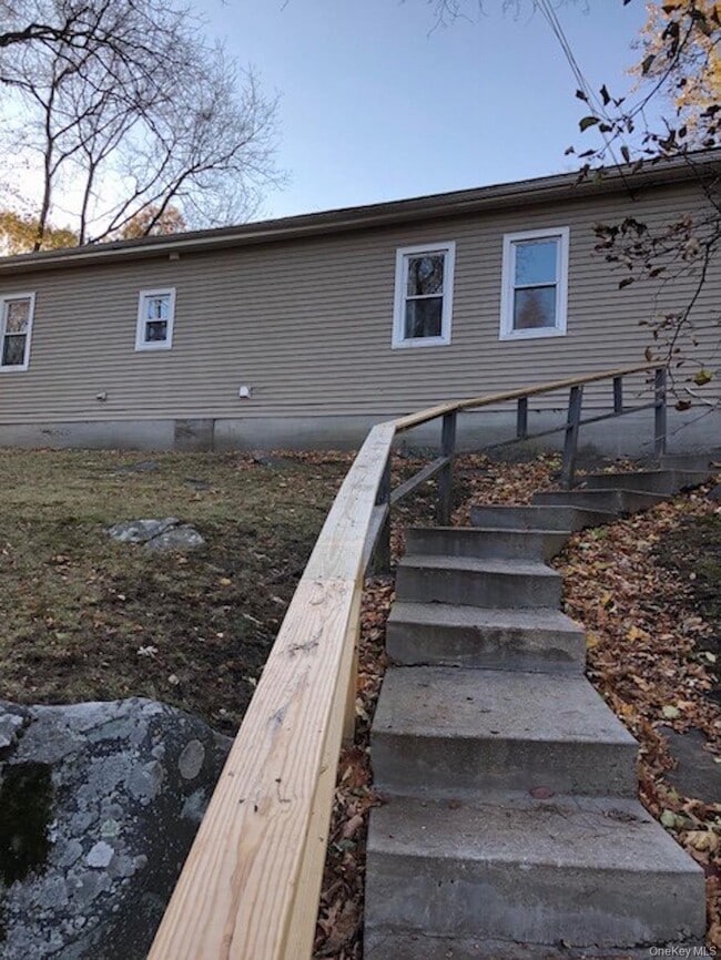 Building Photo - 19 Henning Dr