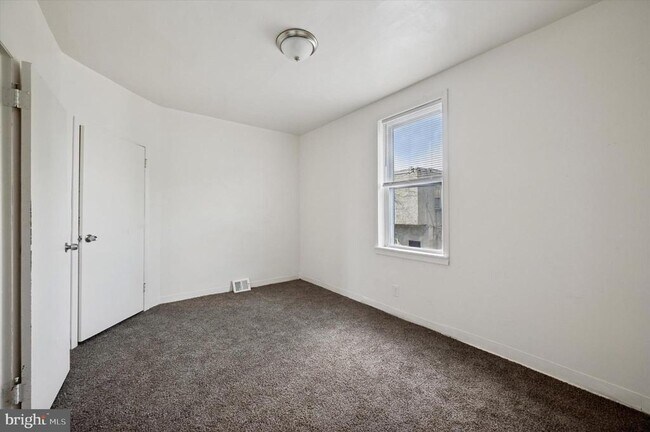 Building Photo - 5427 Delancey St
