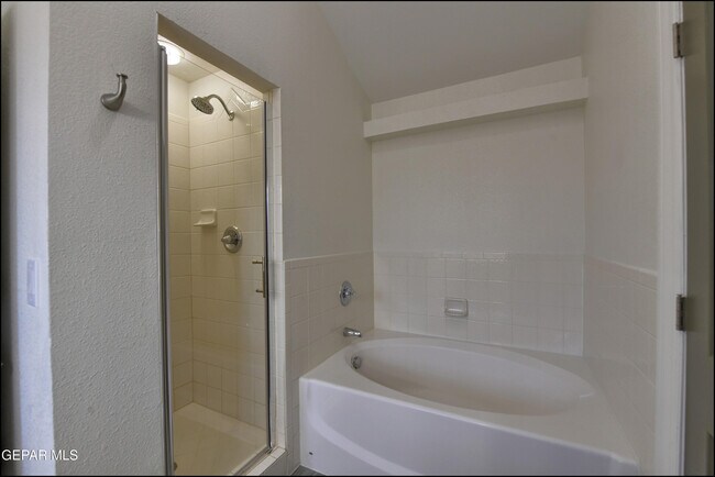 Building Photo - 672 Sequeiros Ct