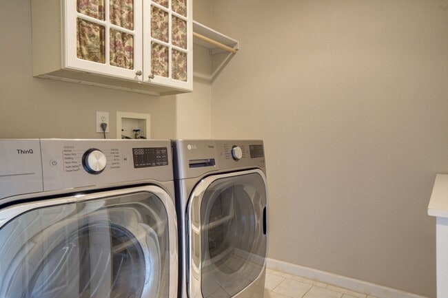 Building Photo - Ravensdale 3 Story, close to Lake Retreat,...