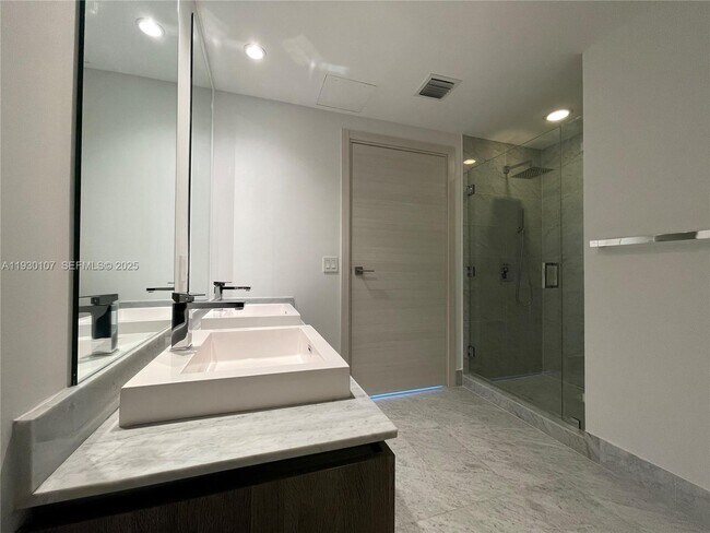 Building Photo - 801 S Miami Ave