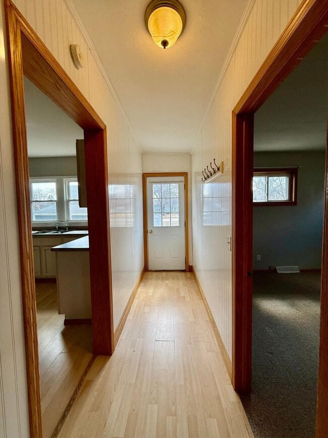 Building Photo - Charming 2-Bedroom Home Near the Hospital – Pet Friendly!
