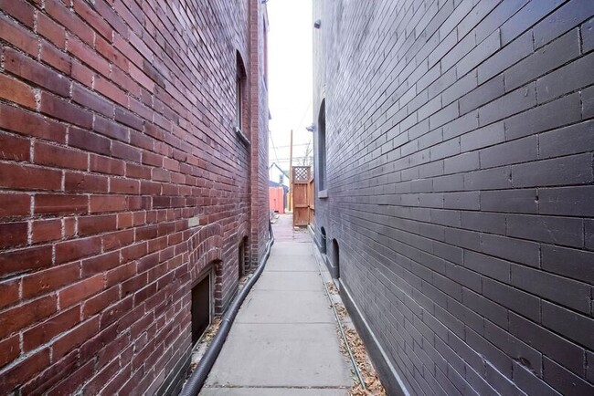 Building Photo - 1736 N Washington St