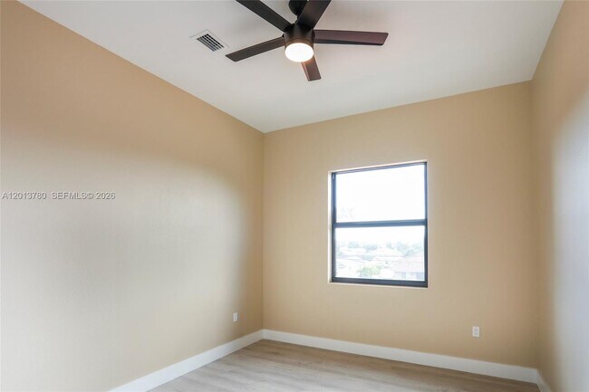 Building Photo - 120 SW 35th Ave