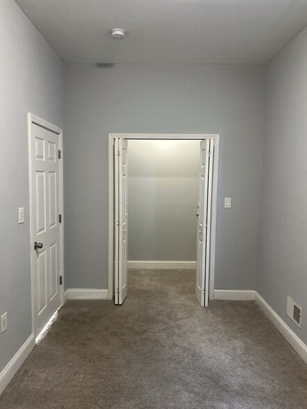 Building Photo - 508 6th Ave