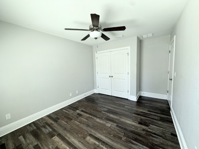 Building Photo - 120 Lance Ln