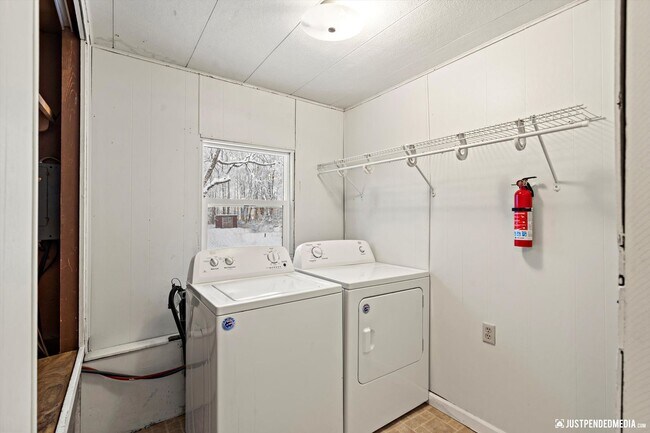 Building Photo - 20513 Scenic Dr