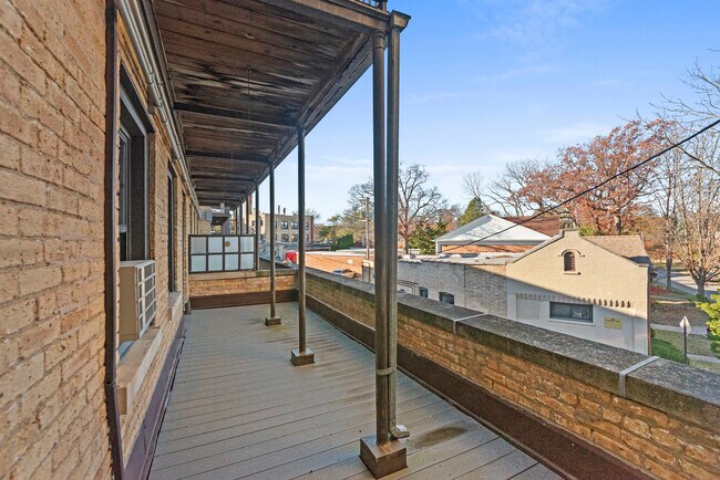 Building Photo - 447 Roger Williams Ave