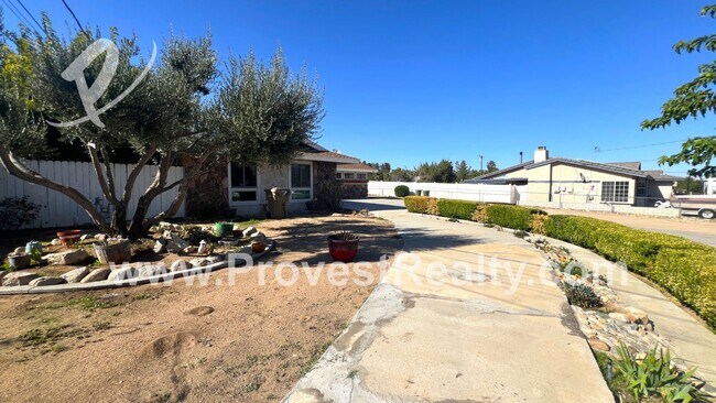 Building Photo - 3 Bed, 2 Bath Hesperia Home!!!