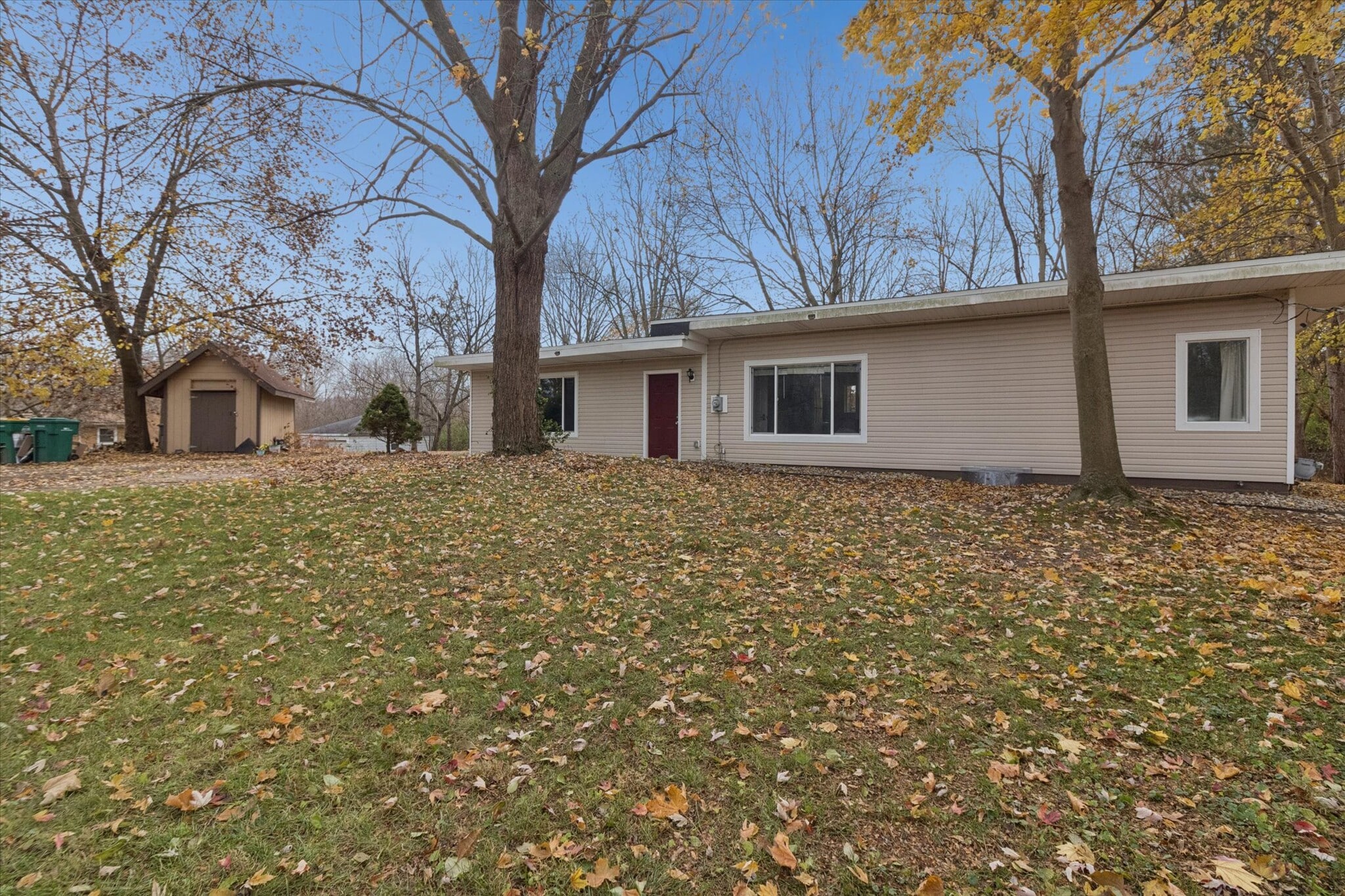 Building Photo - 671 W Clark Rd