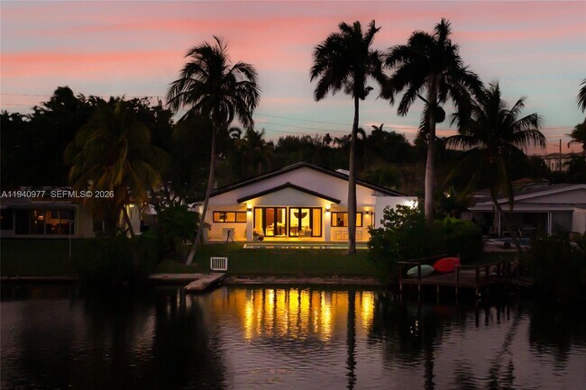 Building Photo - 2560 NE 199th St