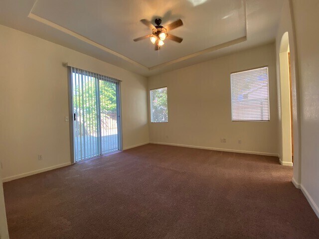 Building Photo - Charming 5 bedroom 2.5 bathroom home located in Natomas!