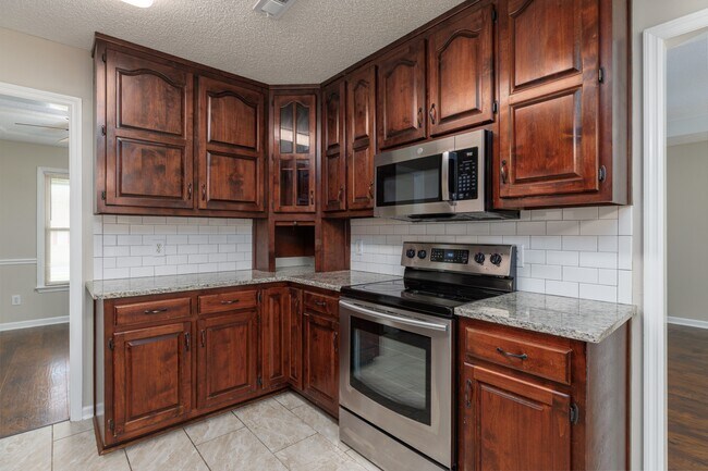 Building Photo - 102 Bordeaux Ln