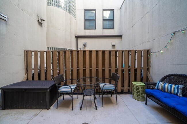 Building Photo - 360 1st St