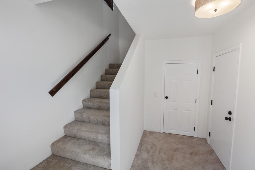 Guest House and Garage entry - 11491 Sunshine Ter