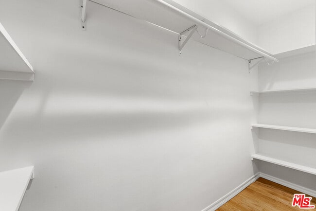 Building Photo - 1425 N Harper Ave