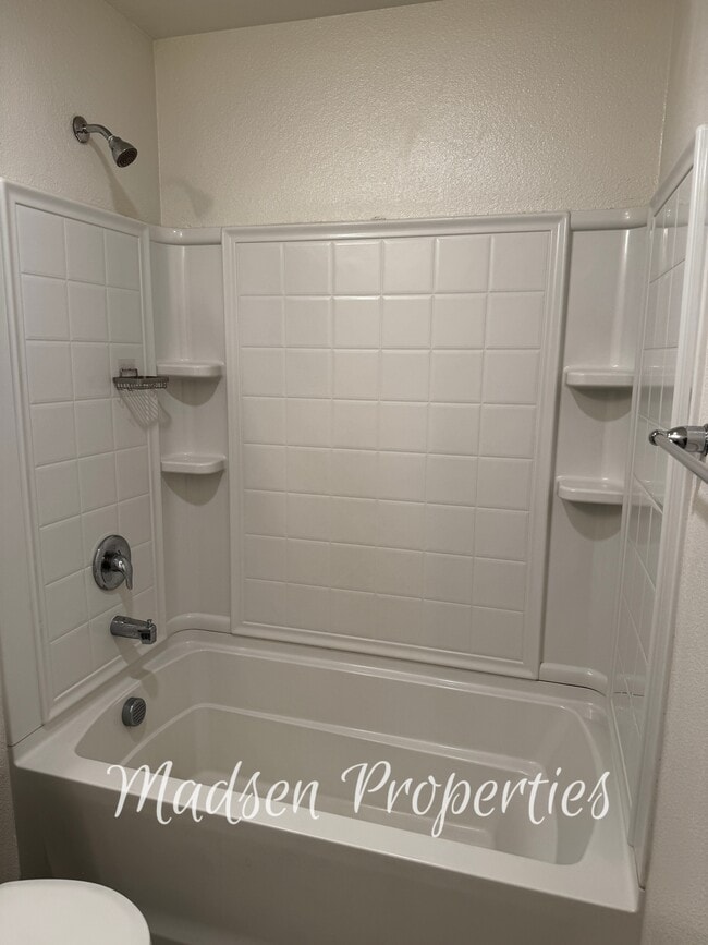 Building Photo - 114 Christian Ave