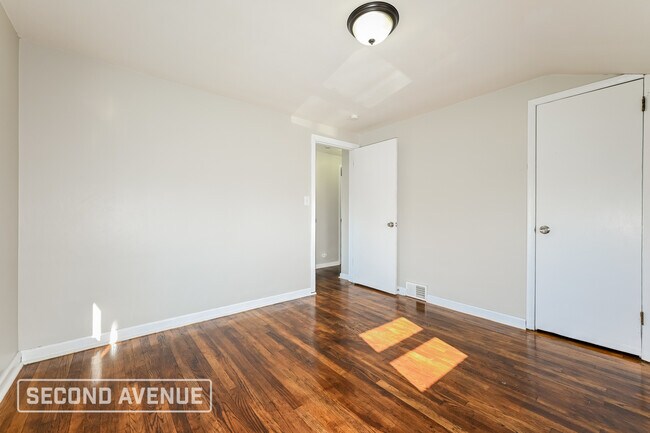 Building Photo - 320 Marbury Dr