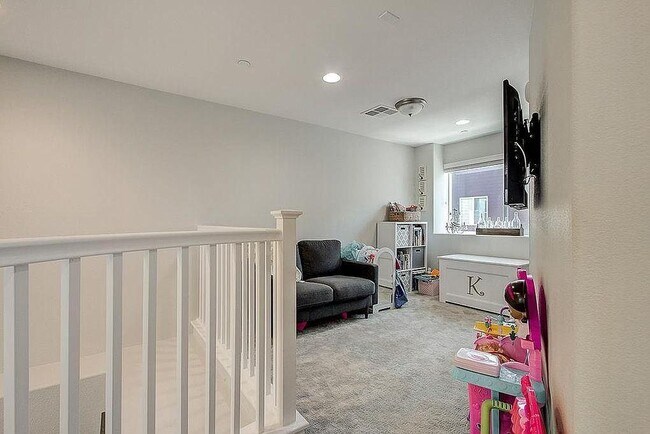 Building Photo - 181 Hudson Pl
