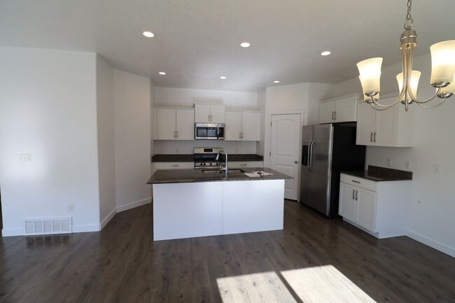 Building Photo - Beautiful Legacy Farms Home