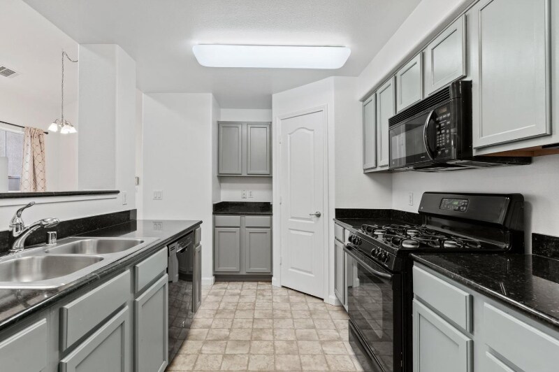 Building Photo - 5350 Dunlay Dr