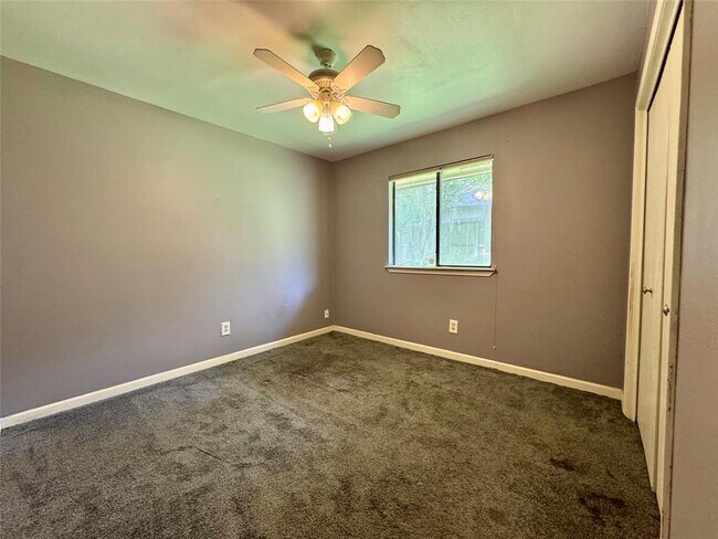 Building Photo - 2112 Surrender Ave